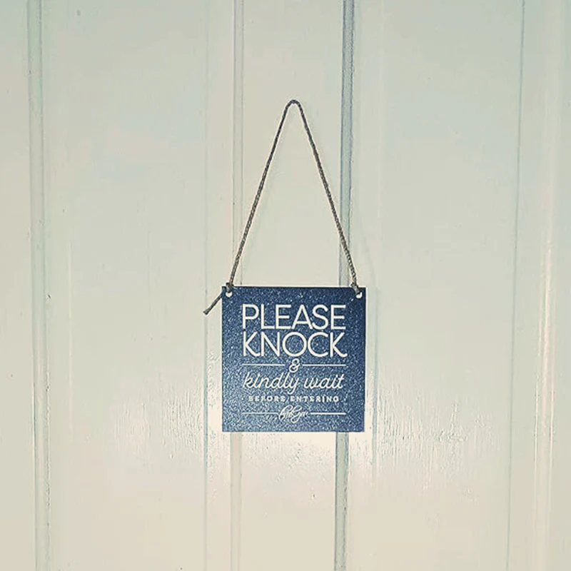 Zweiseitiges hängendes Türschild