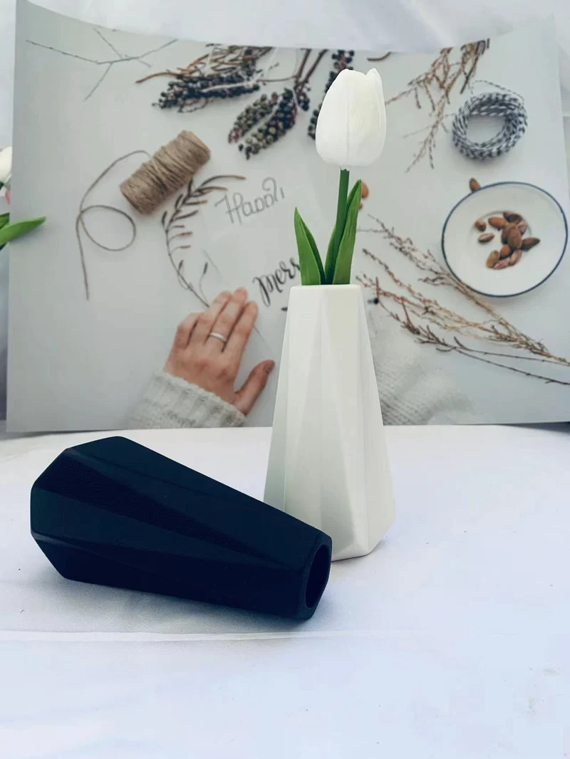 Moderne Geometrische Dekorative Skulptur Brehn