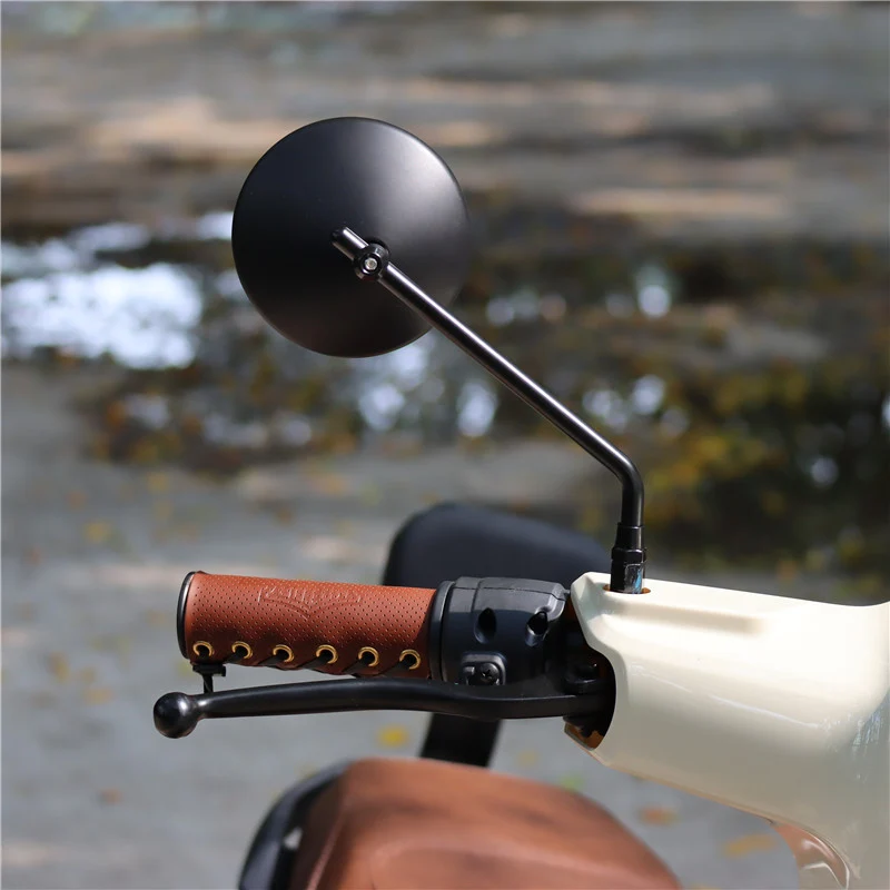 Verstellbare Motorradspiegel mit modernem Design und hoher Sichtbarkeit Skanto
