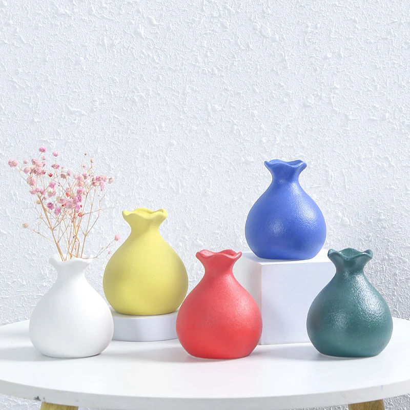 Einzigartige gebogene keramische Blumenvase Brehn
