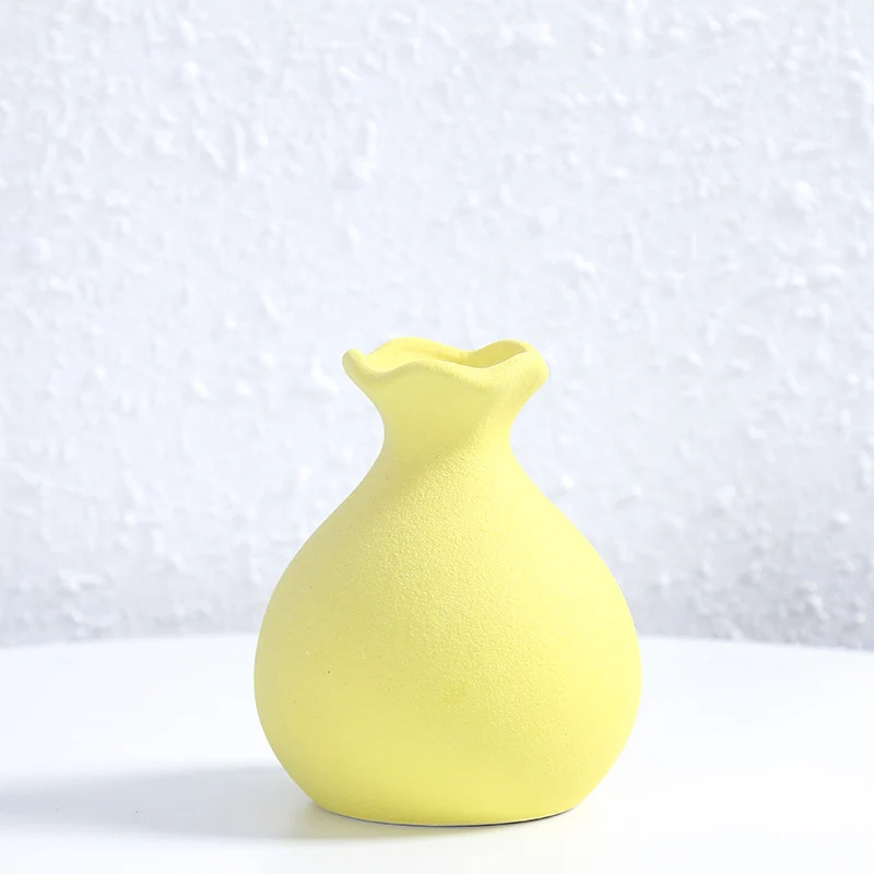 Einzigartige gebogene keramische Blumenvase Brehn