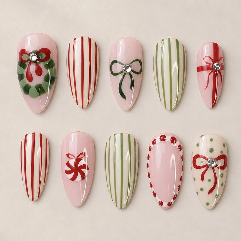 Festliche Kunstnägel mit Weihnachtsmotiven Brehn