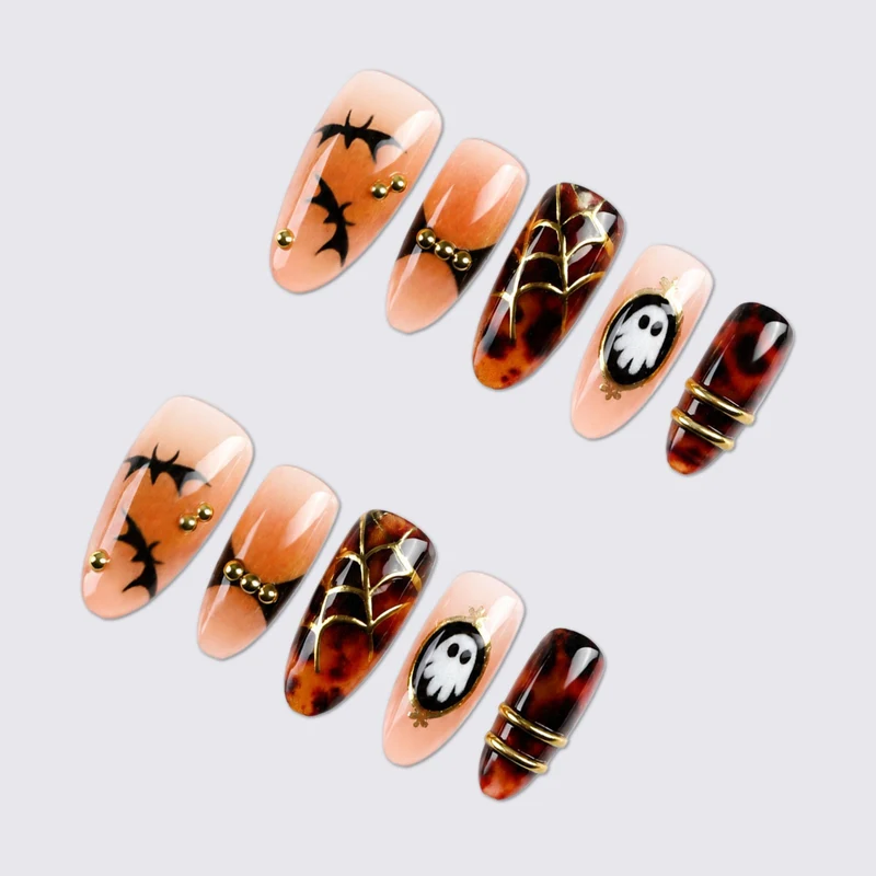 Halloween Kunstnagelset mit gespenstischen Motiven und goldenen Akzenten Brehn