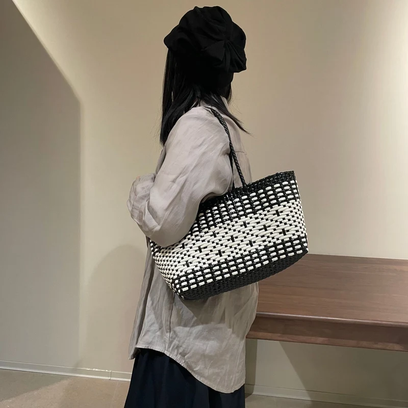 Stilvolle gewebte Handtasche Skanto
