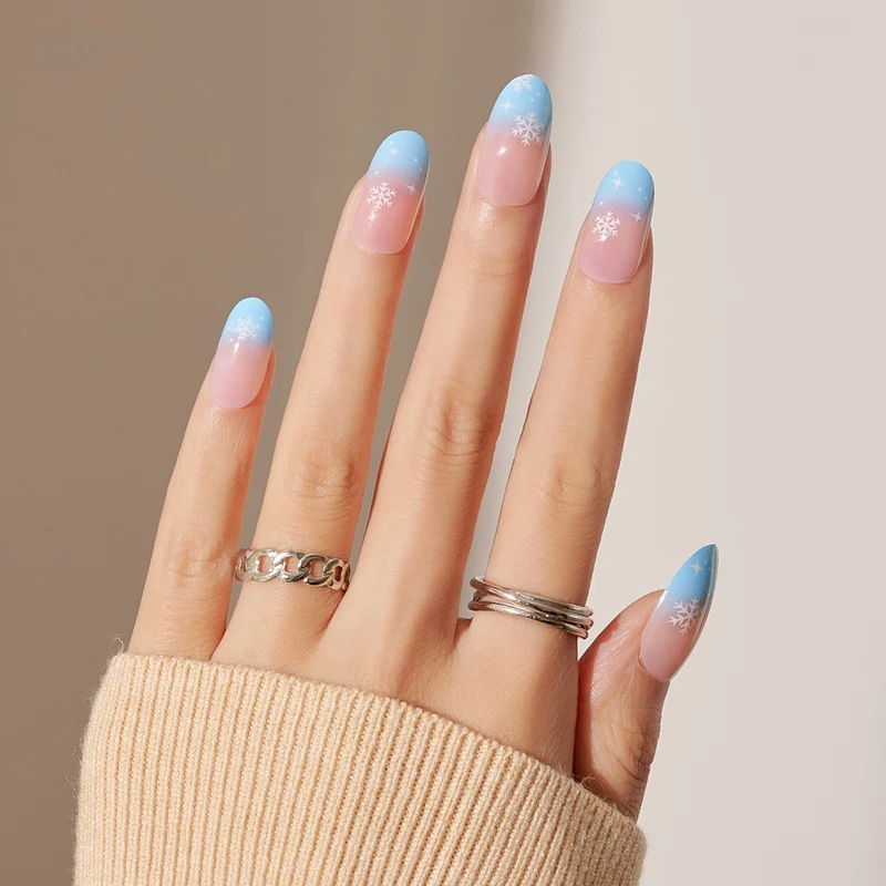 Elegantes Kunstnagelset mit strahlend grünen French-Spitzen Brehn