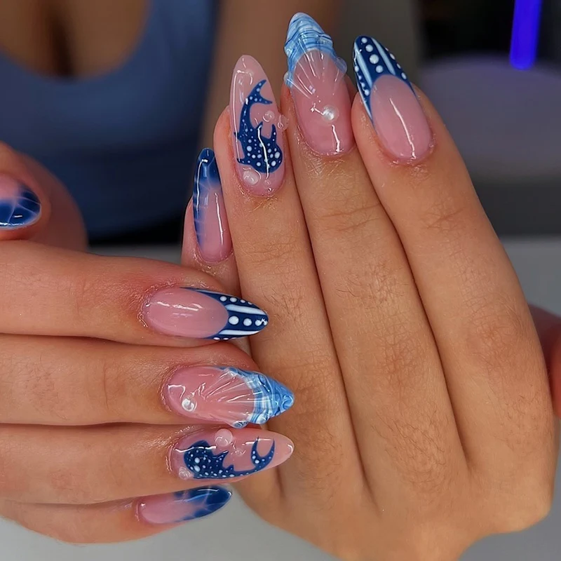 Elegantes Kunstnagelset mit maritimen Akzenten Brehn
