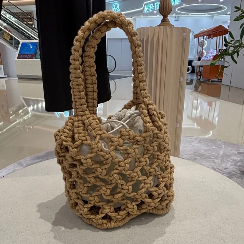 Moderne Handtasche aus gewebtem Material Skanto