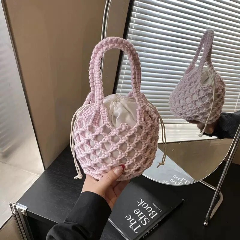 Moderne Handtasche aus gewebtem Material Skanto