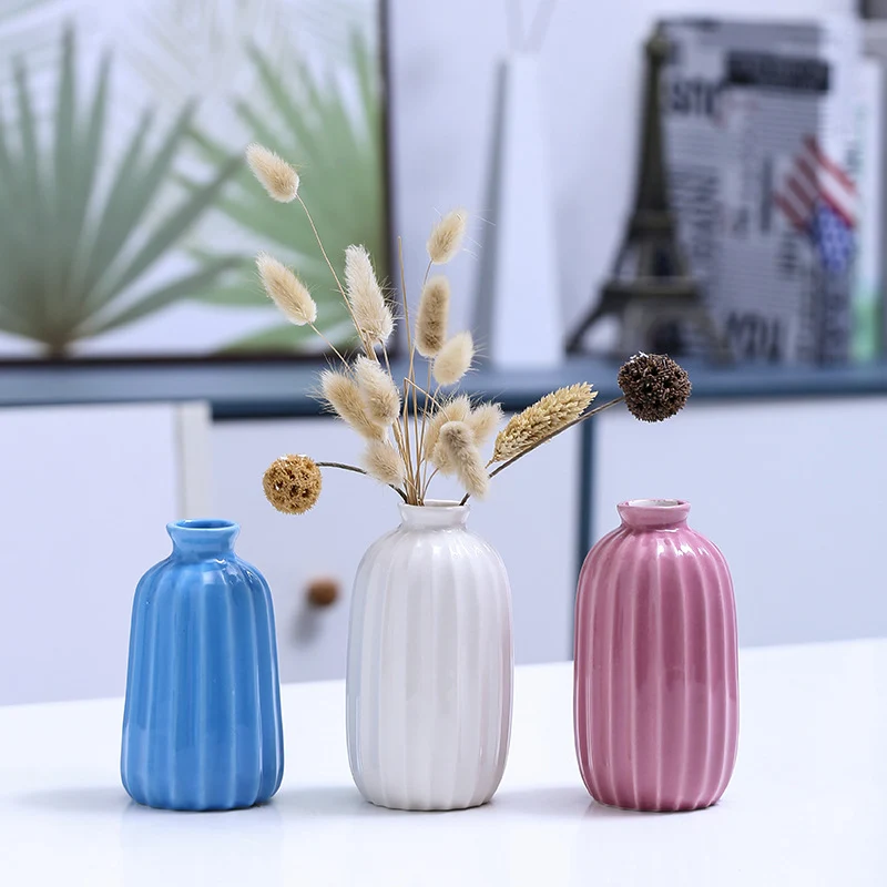 Rippte Keramische Bud Vase Brehn