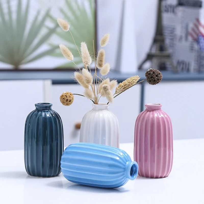 Rippte Keramische Bud Vase Brehn