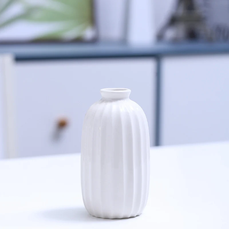 Rippte Keramische Bud Vase Brehn
