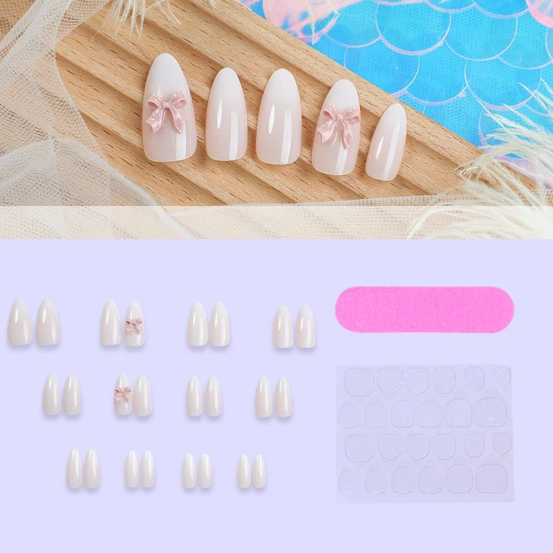 Elegantes Kunstnagelset mit luxuriösem Ombre-Effekt und zarten Schleifenakzenten Brehn