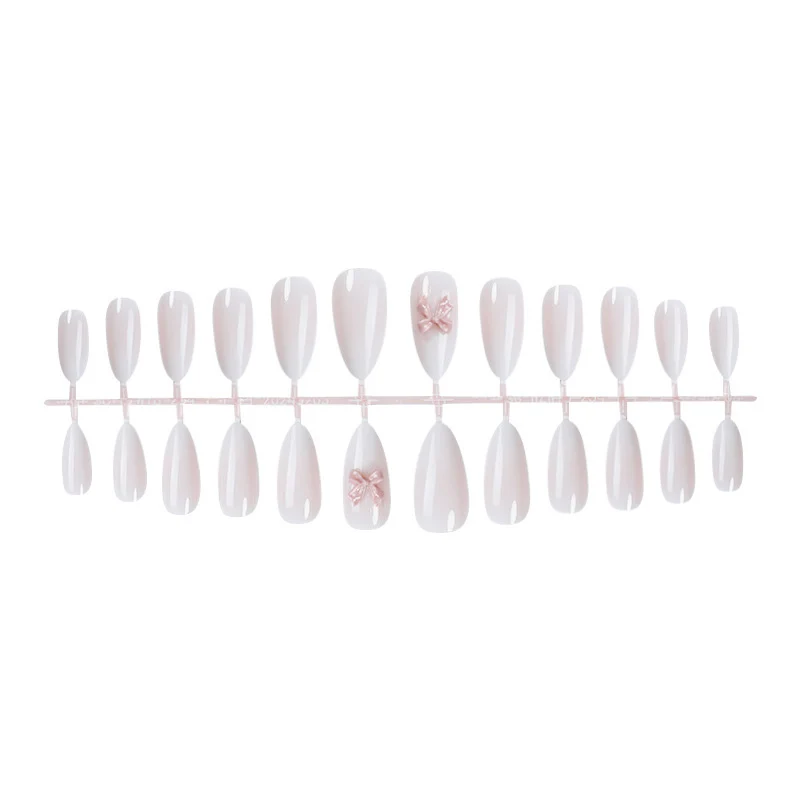 Elegantes Kunstnagelset mit luxuriösem Ombre-Effekt und zarten Schleifenakzenten Brehn