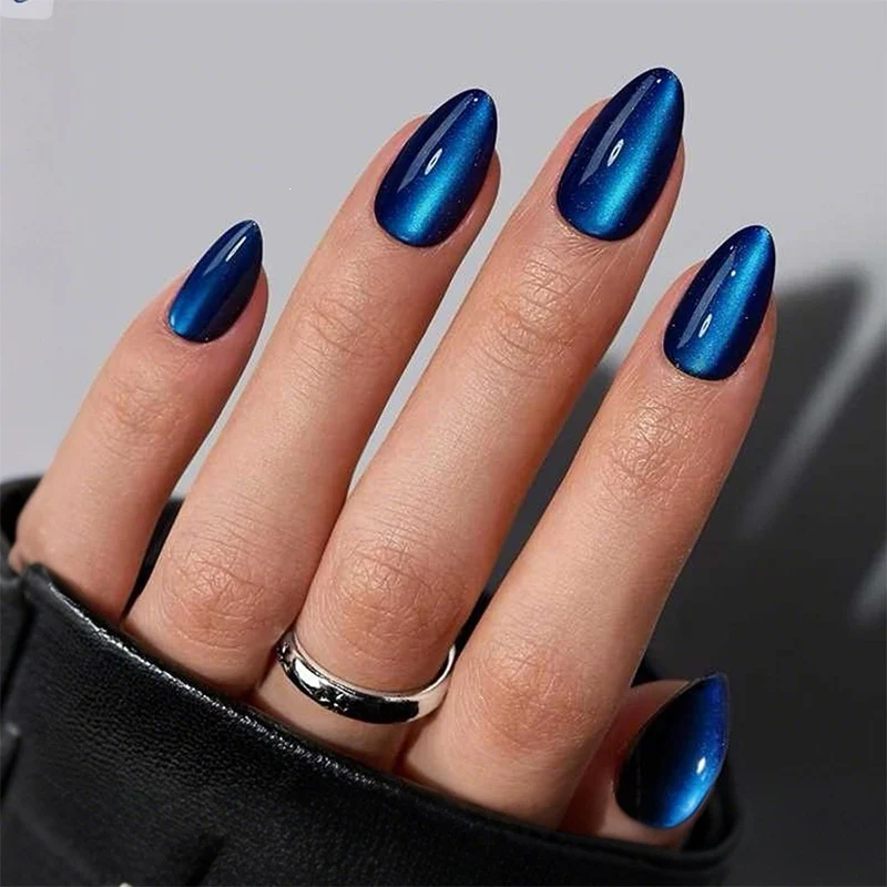 Elegantes Kunstnagelset mit Hochglanz und spitzen Design Brehn