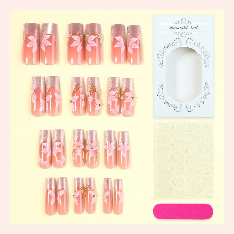 Elegantes Kunstnagelset mit floralen Designs und Glitzerakzenten Brehn