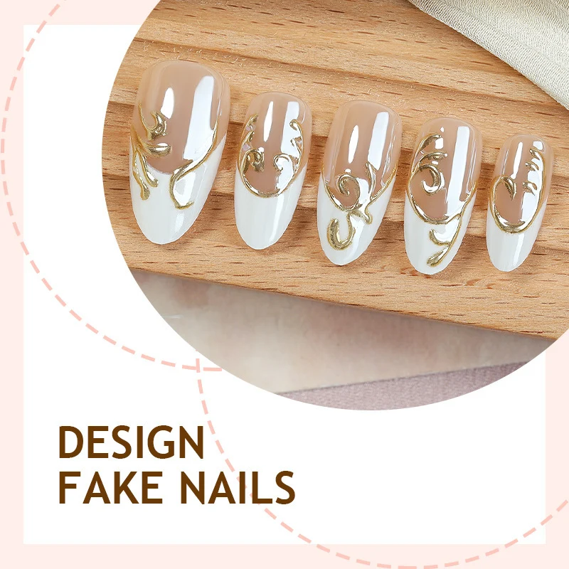 Elegantes Kunstnagelset mit filigranen Goldakzenten Brehn