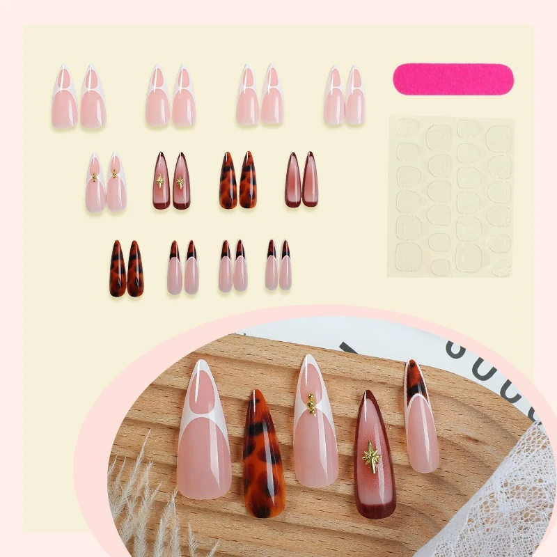 Elegantes Kunstnagelset mit erlesenen Mustern und glitzernden Akzenten Brehn