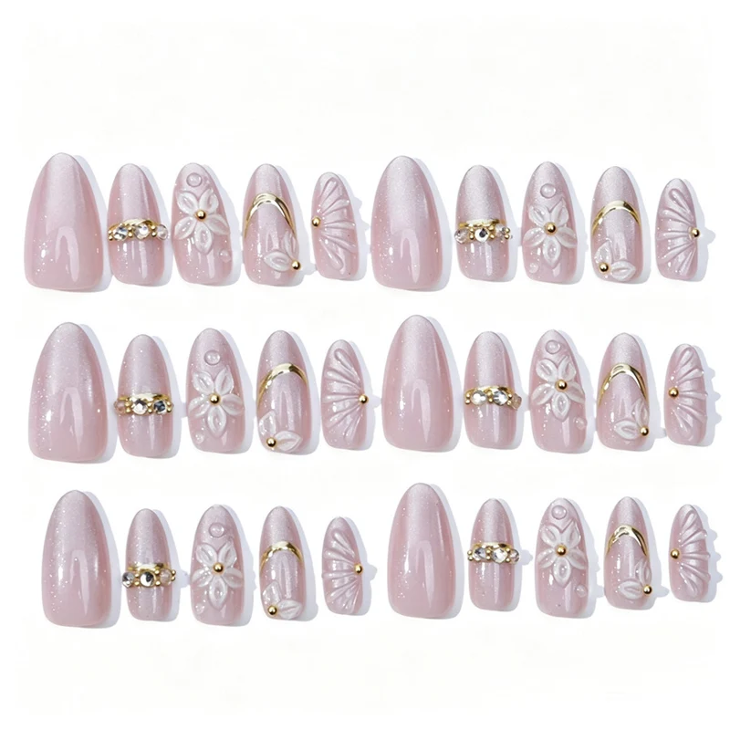 Elegantes Kunstnagelset mit Blumen- und Glitzerelementen Brehn