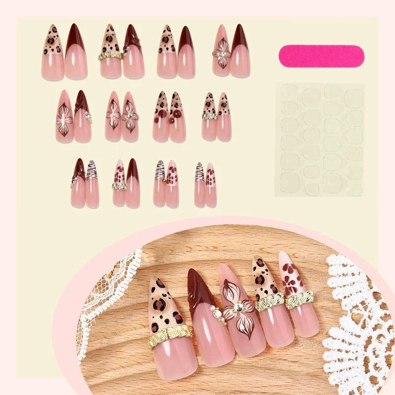 Elegantes Kunstnagelset mit 3D-Blüten und luxuriösen Akzenten Brehn