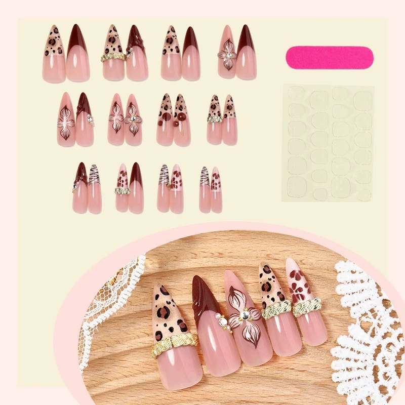 Elegantes Kunstnagelset mit 3D-Blüten und luxuriösen Akzenten Brehn