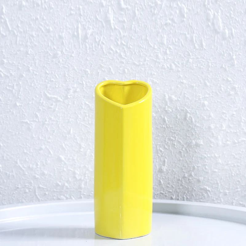 Herzförmige elegante Keramikvase Brehn
