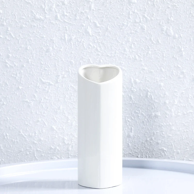 Herzförmige elegante Keramikvase Brehn