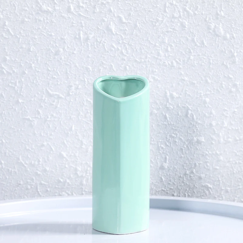 Herzförmige elegante Keramikvase Brehn