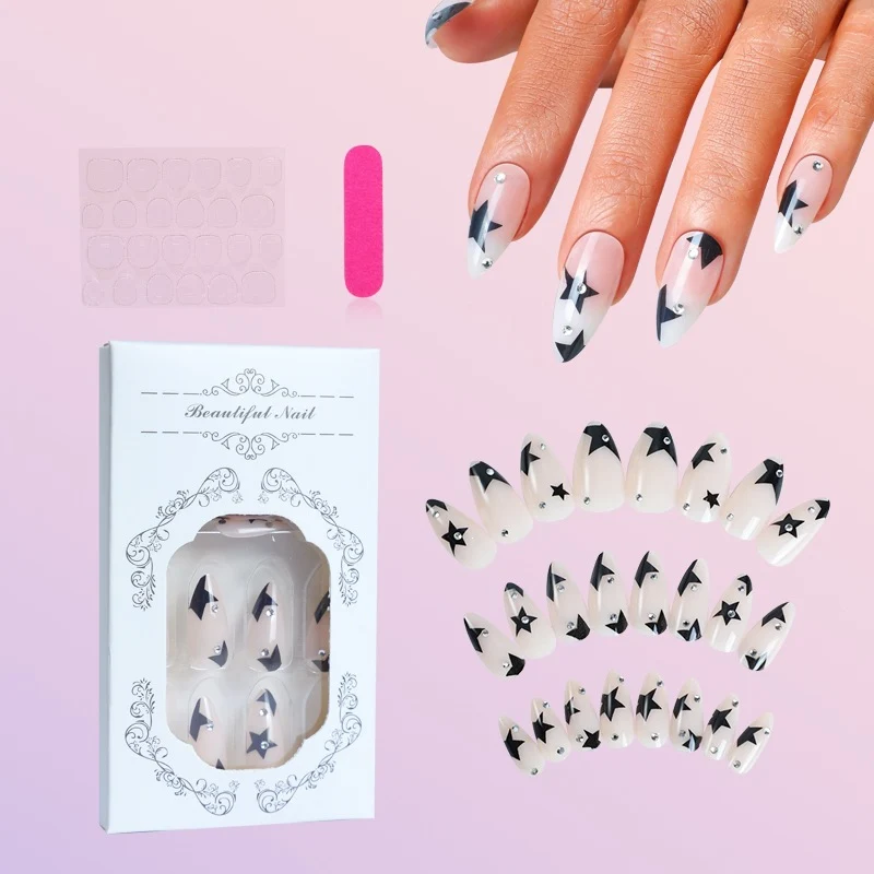 Elegante Kunstnägel mit Glitzerakzenten Brehn