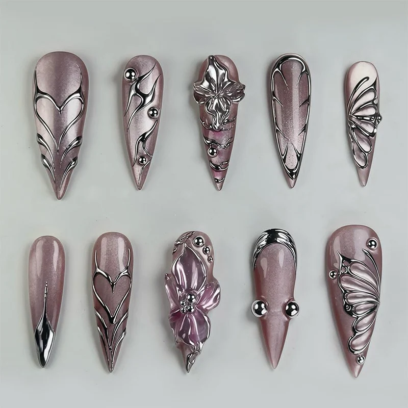 Elegante Kunstnägel mit filigranen Mustern Brehn