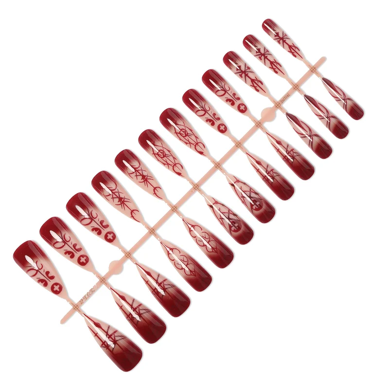Elegante Kunstnägel mit einzigartigem Design Brehn