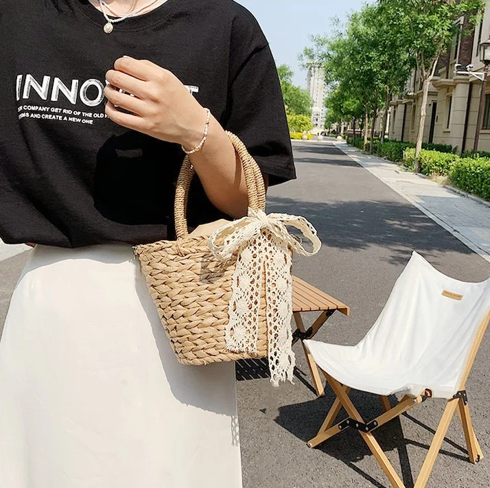 Verspielte Netztasche mit Spitzenbesatz Skanto