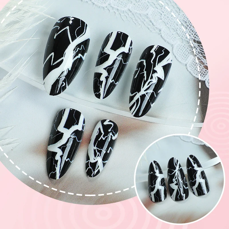 Stylisches Künstlerisches Press-On Nagelkunst Set mit Blitzdesign
