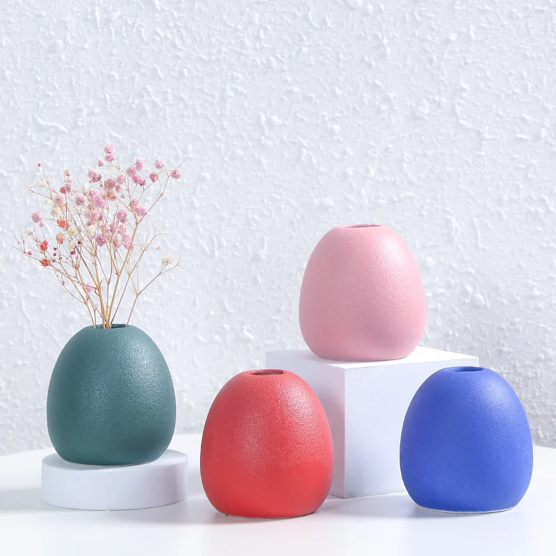 Zeitgenössische eiförmige Keramikblumenvase Brehn