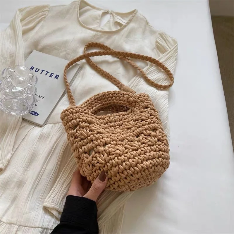 Handgeknüpfte Tasche mit geflochtener Textur Skanto
