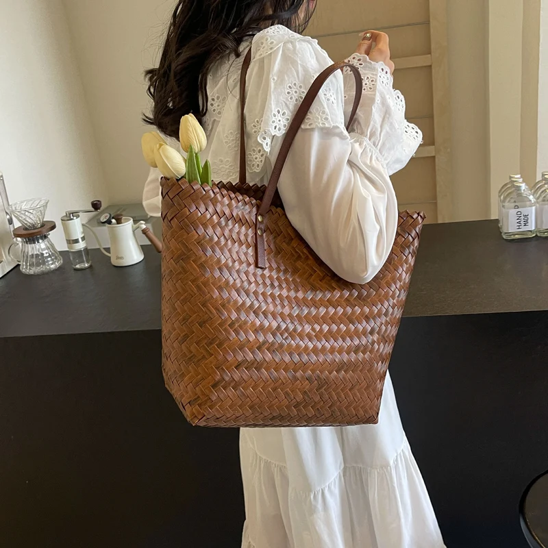 Elegante geflochtene Tragetasche Skanto