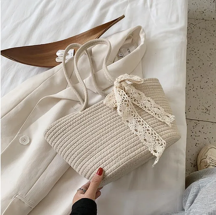 Elegante Bast-Handtasche mit Spitzenakzent Skanto