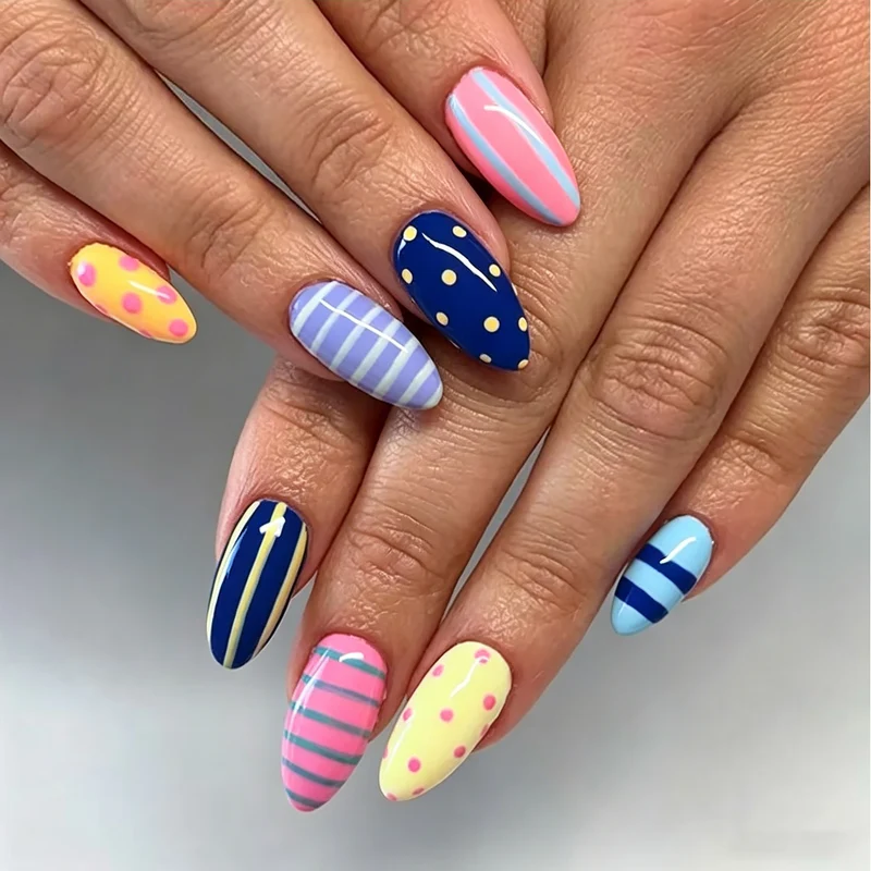Stylisches Muster Press-On Nagelkunst Set