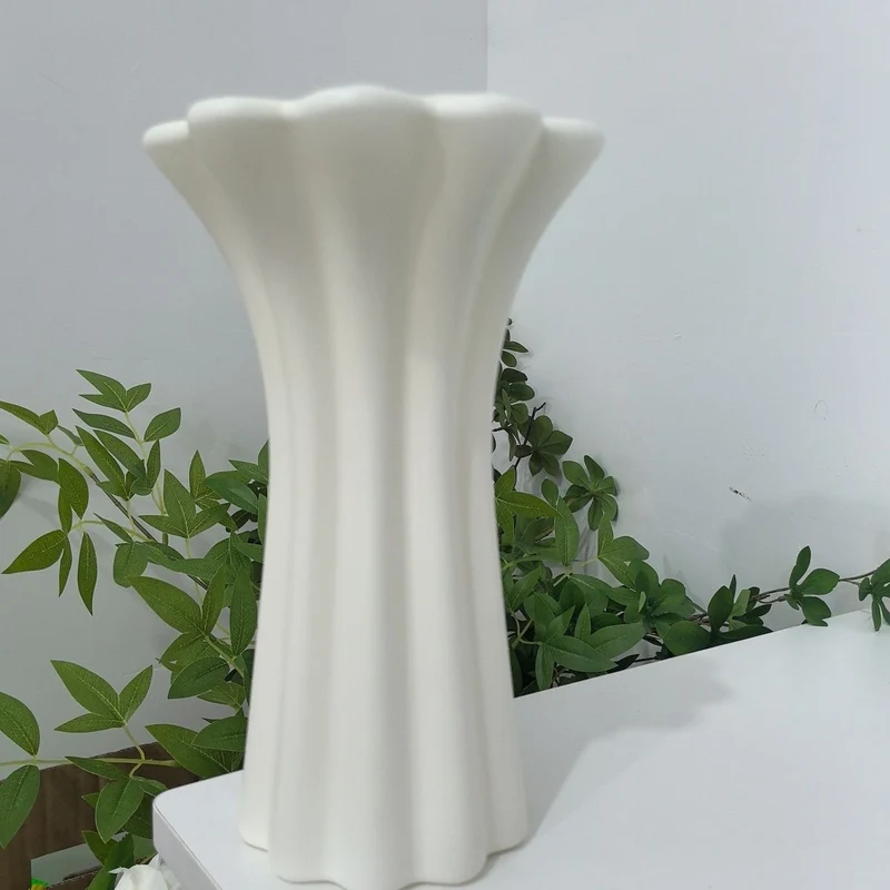 Skulptierte dekorative Blumenvase Brehn