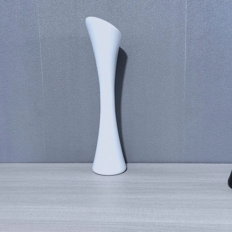 Elegante skulpturale Bodenvase Brehn