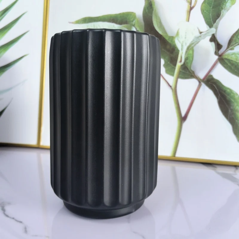 Dekorative vertikale gerippte Vase Brehn