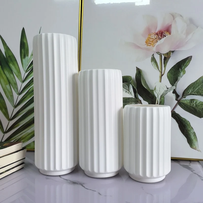 Dekorative vertikale gerippte Vase Brehn