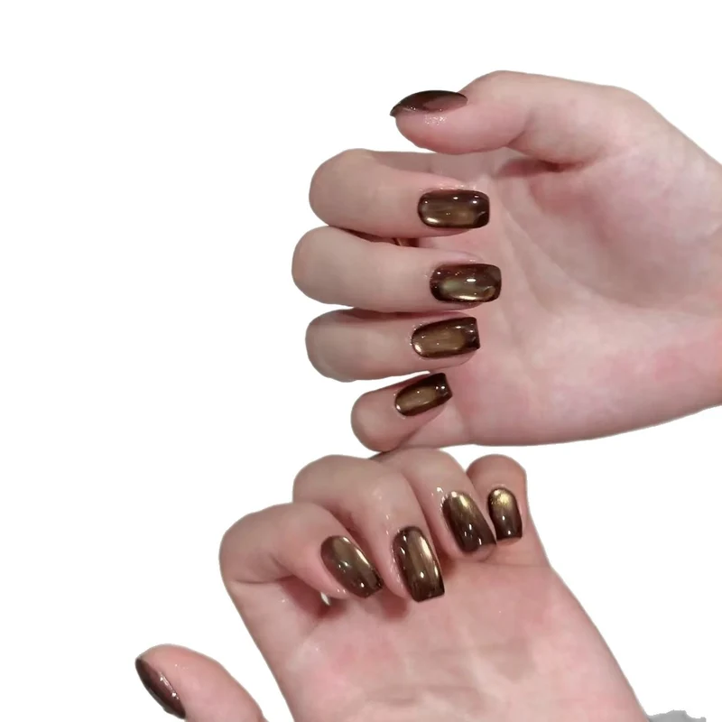 Glänzende Gel-Nagelverlängerungen