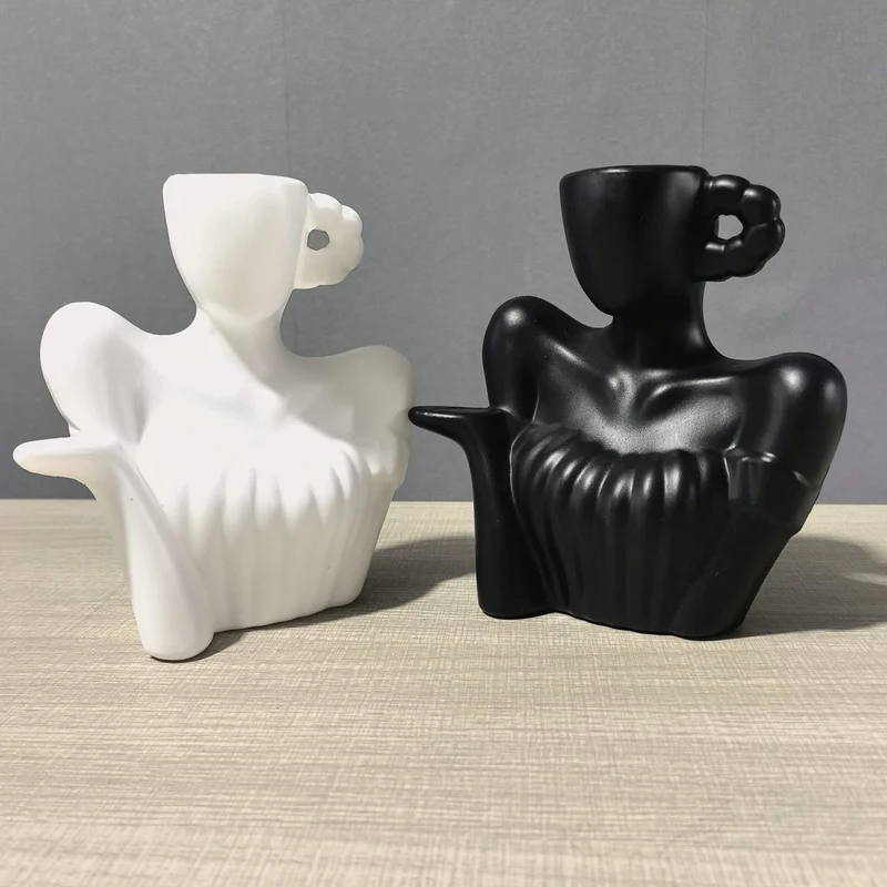 Dekorative Damenfigur Gießkanne Brehn