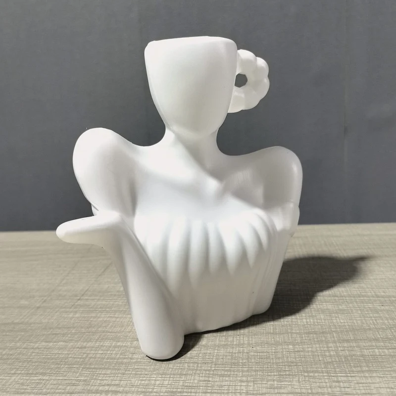 Dekorative Damenfigur Gießkanne Brehn