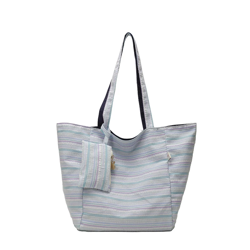 Geräumige Tote Bag mit Wellenstreifen Skanto