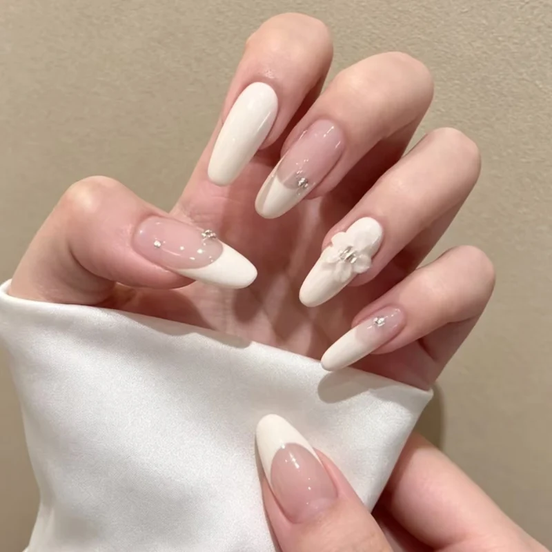 Florale dekorative Nagelverlängerungen