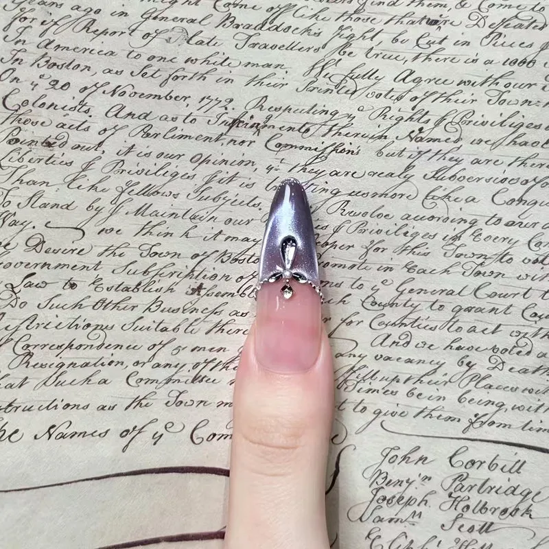Dekorative Nagelkunst