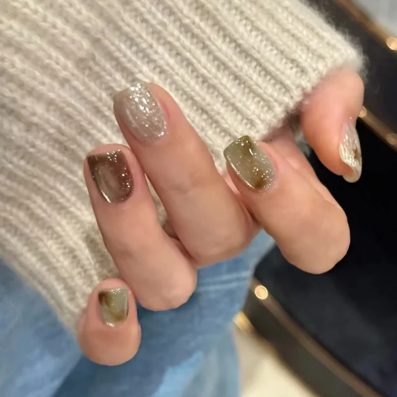 Künstlerische Glitzer Nagelverlängerungen
