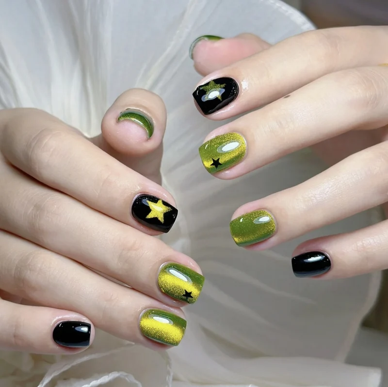 Künstlerisches mit Sternen verziertes Nageldesign-Set