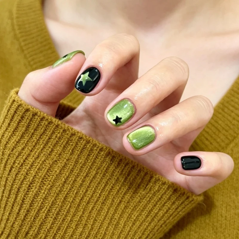 Künstlerisches mit Sternen verziertes Nageldesign-Set